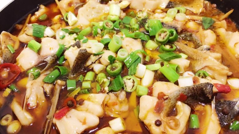 泡椒烧鲶鱼,用这样的泡椒做法烧或者煮任何鱼,都很好吃的哦!