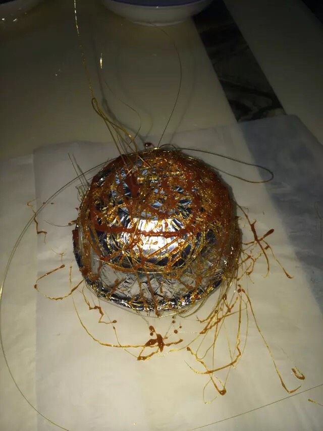 黄金盘丝洞,糖酱甩完,晾凉。