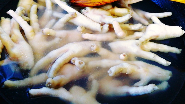 香卤鸡爪,鸡爪焯水
