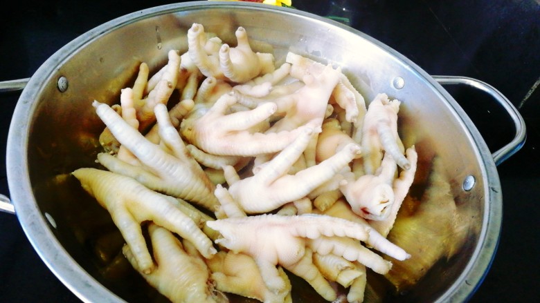 香卤鸡爪,不用一分钟捞出,沥水