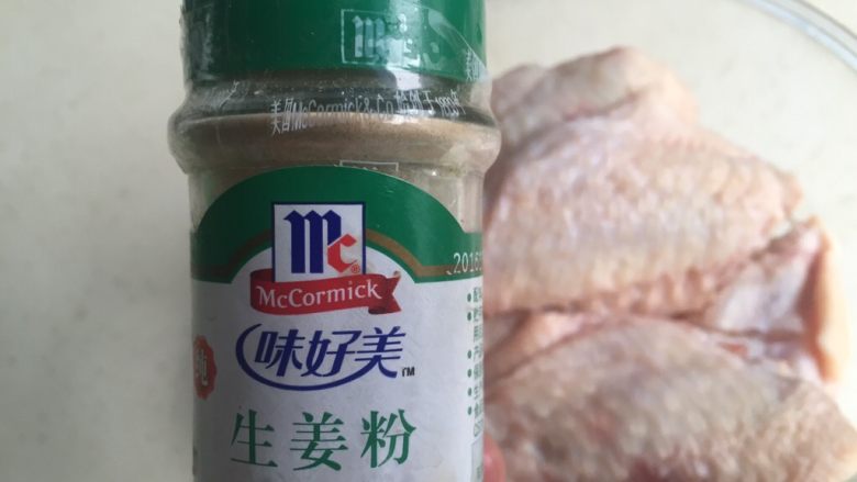 电饭煲鸡翅,然后用生这种<a style='color:red;display:inline-block;' href='/shicai/ 136820'>生姜粉</a>,粉类更易入味。