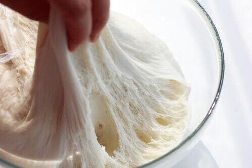 椰蓉面包(70%中种完美拉丝),冷藏好的面团会有大的孔隙和拉丝哦