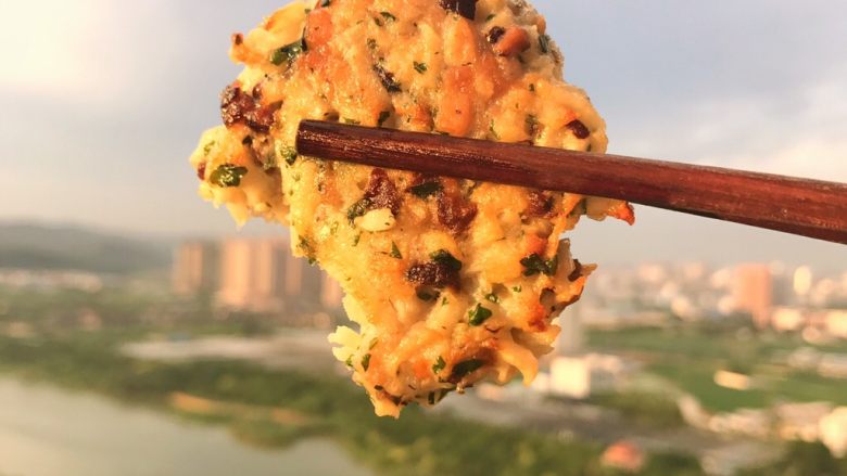 香煎藕饼,咬一口,嗯~真的挺不错,外酥里嫩的
