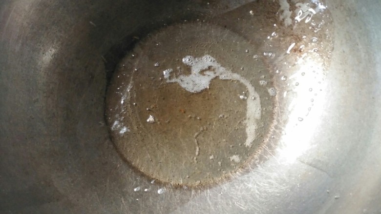 瑞氏红烧肉,起锅,倒油,油热后放入肉