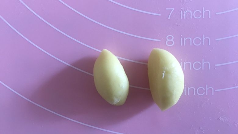 爱你,维尼,鼻子就用一个8g的面团切一半