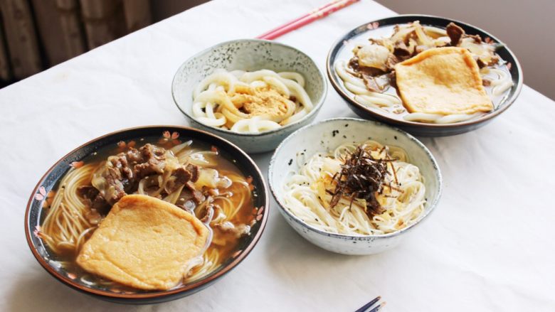 好吃易做无油减肥的仿食其家牛肉丼（含番茄牛肉丼的制作）,浇在乌冬面上就是牛肉乌冬啦！也很好吃的呢！