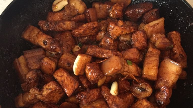 坛子肉,加老抽 生抽