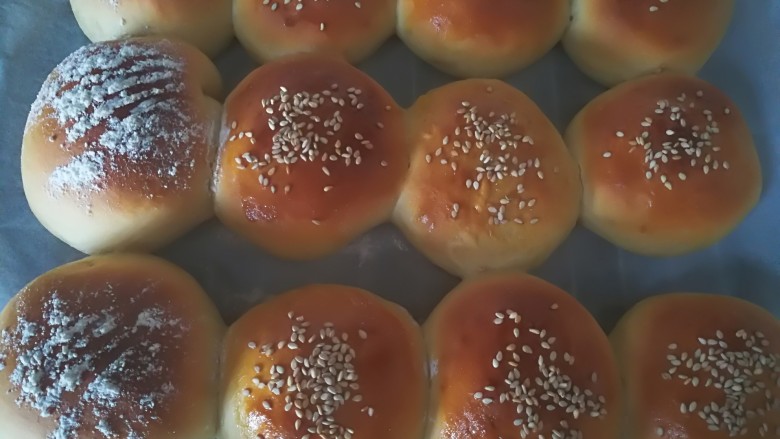 红薯奶香面包,180度，烤了18分钟，出来了，美美哒！