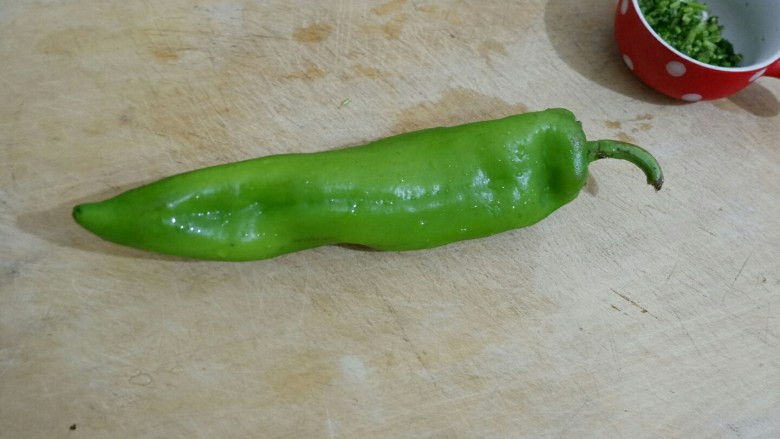 西安肉夹馍,这个时间处理一下馅料,香菜切末,或者切断,随你。