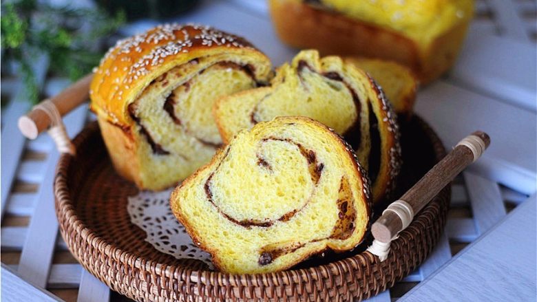 能量满满，南瓜红豆芝麻斑纹土司