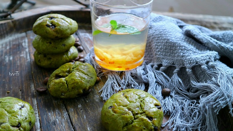 抹茶司康,夏天一壶水果茶再来点抹茶司康饼，特别惬意