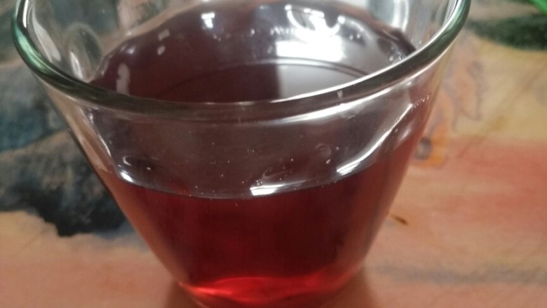酸梅汤,酸酸甜甜味道好,比外边买的喝着放心