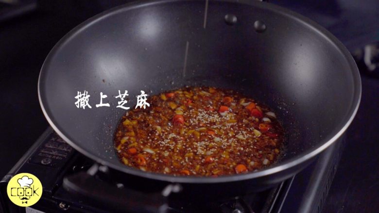 不吹不黑,这是我吃过最好吃的鲍鱼做法,撒上<a style='color:red;display:inline-block;' href='/shicai/ 666'>芝麻</a>,酱汁完成!