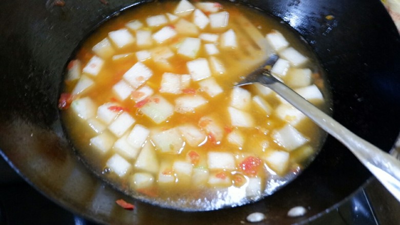 宝宝辅食 番茄冬瓜肉丸汤面,加水，没过冬瓜