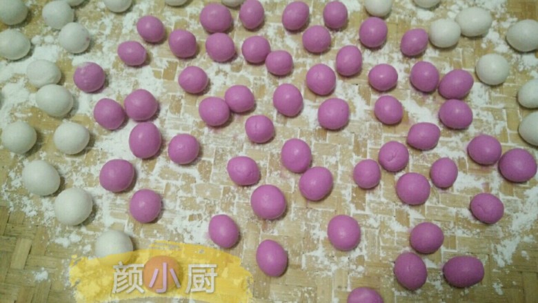 花好月圆,然后搓成珍珠大小的丸子,