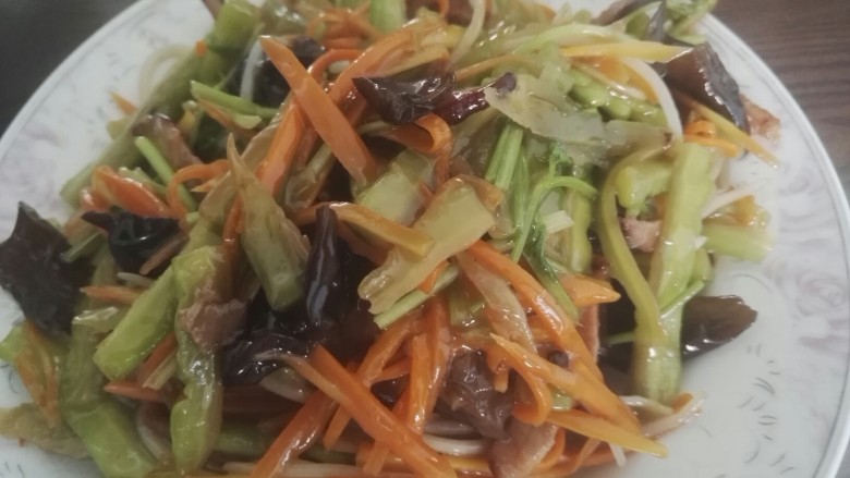 苦瓜掐菜胡萝卜炒腊肉