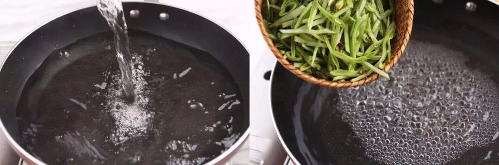 一道简单的不能再简单的小炒,竟然这么好吃!,将水倒入锅中,煮至沸腾,将扁豆丝倒入锅中焯水