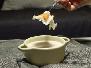 清凉滋补—牛奶炖雪耳木瓜汤