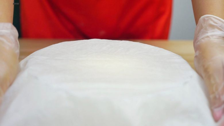洪七公看到也会流三天口水——芳香叫花鸡,盖上湿布醒10分钟(这里用死面就行了,不用发酵)