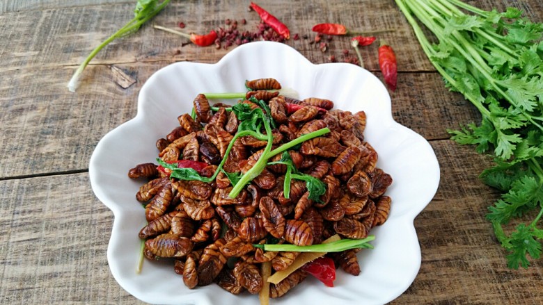 香辣蚕蛹,好吃😋