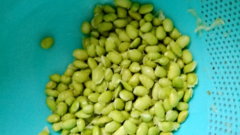 虾仁豆米,<a style='color:red;display:inline-block;' href='/shicai/ 98449'>豆米</a>是提前剥好了的放冰箱里了,洗干净后沥干水份备用