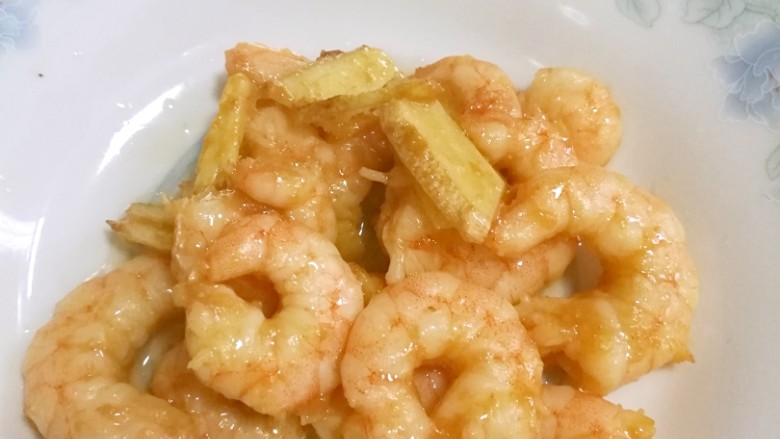虾仁豆米,这是第四步里的,虾仁炒变色了就盛出来
