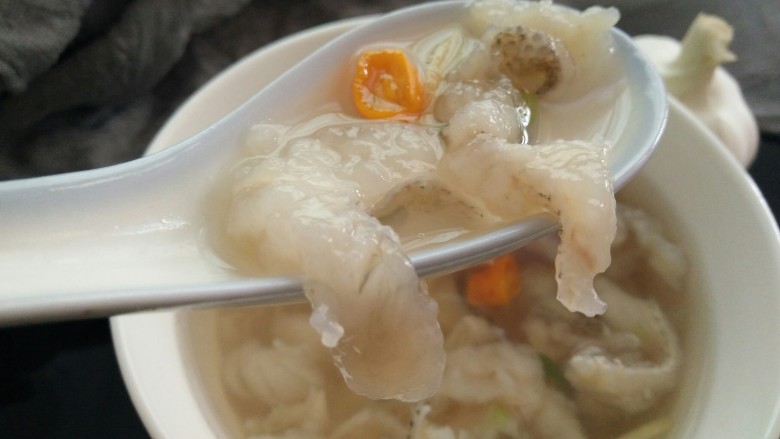 鮸鱼羹,一碗酸辣味的鮸鱼羹就做好了,