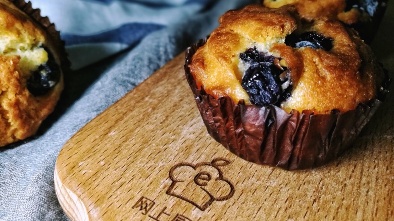 #砧板秀# 蓝莓酸奶爆浆蛋糕