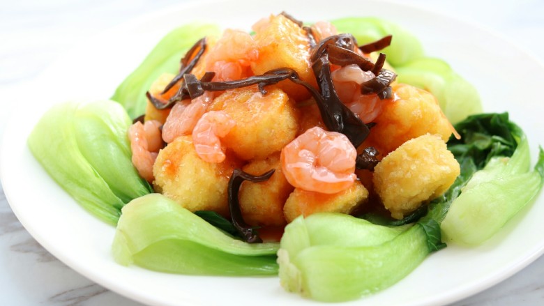 甜虾日本豆腐,最后将甜虾汁浇到日本豆腐上就可以享用啦~