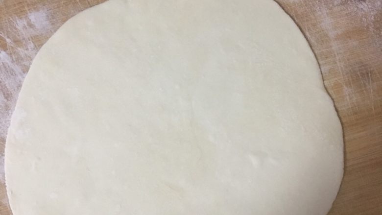 韭菜盒子,擀成薄片