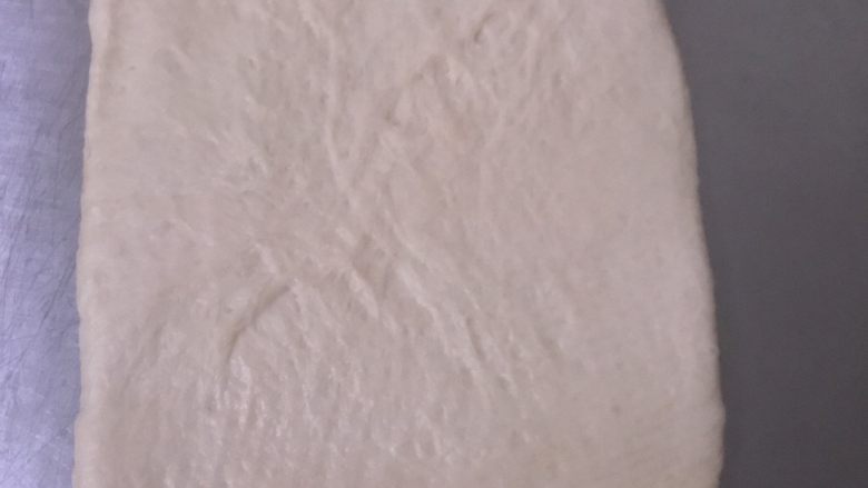巧克力卡士达面包,翻面,光滑面在下。