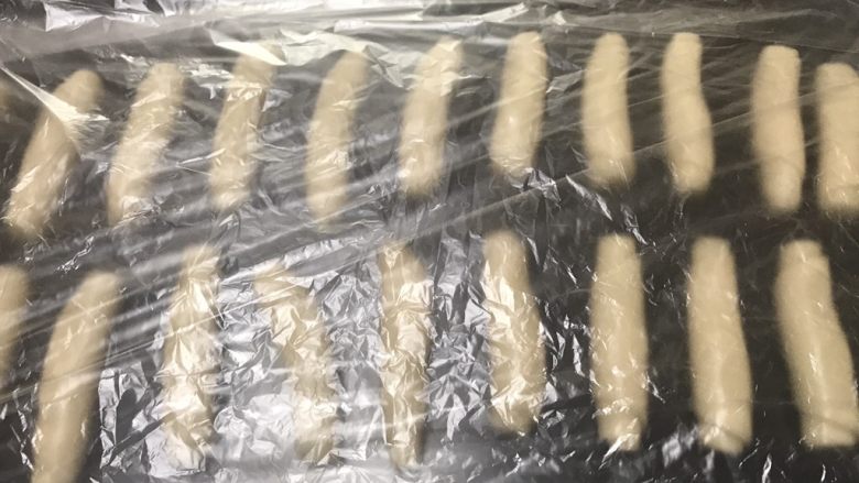 榨菜鲜肉月饼,按照先后顺序依次做完,按照顺序做是为了让面团有时间松弛