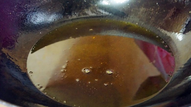 豆花烤鱼,锅洗干净烧热油,一定要烧透