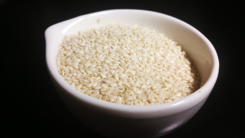 满口留香
__芝麻豆渣松,准备材料一,芝麻量其实不用固定量,喜欢吃就多放。