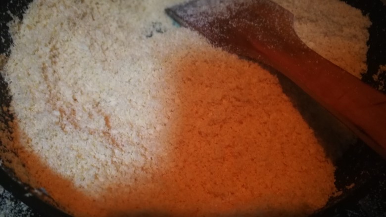 满口留香
__芝麻豆渣松,不断干燥中,直到体积明显变小,加入一茶勺盐,继续翻炒,要有耐心。