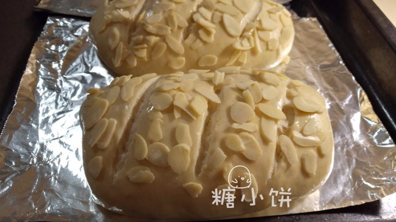 【季夏桃软欧包】,表面撒上<a style='color:red;display:inline-block;' href='/shicai/ 2451'>杏仁片</a>