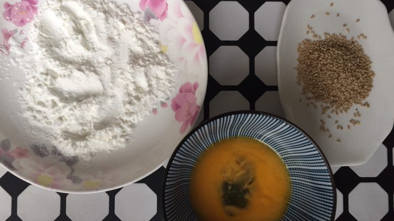 mini汉堡包,准备淀粉,蛋液、芝麻