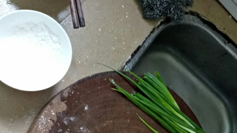 糖醋香脆老豆腐,把豆腐洗干净,沥干水,切小方块