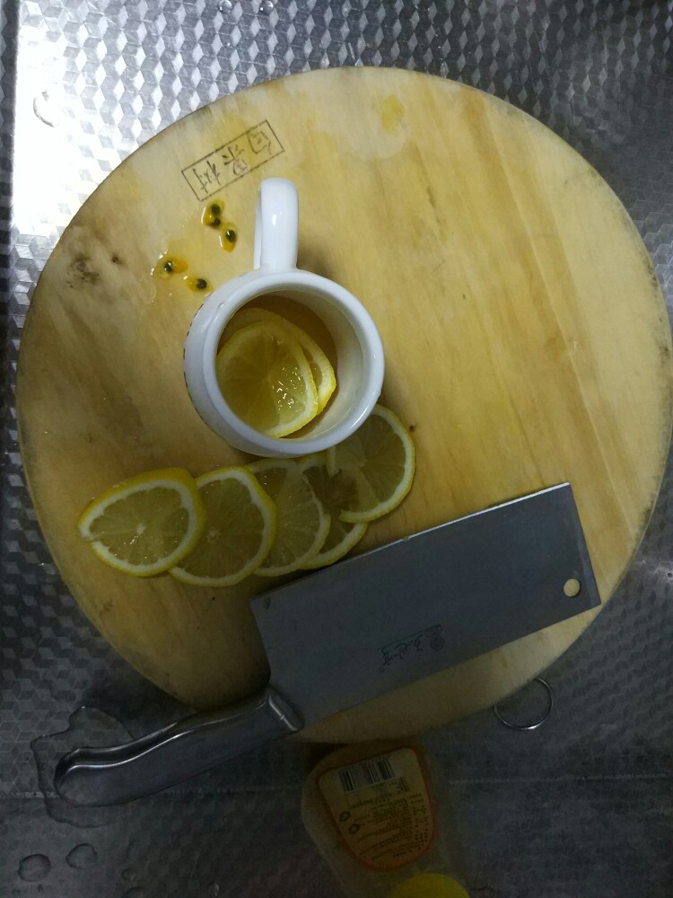 柠檬百香果益酸菌,重复以上步骤,一层蜂蜜一片柠檬