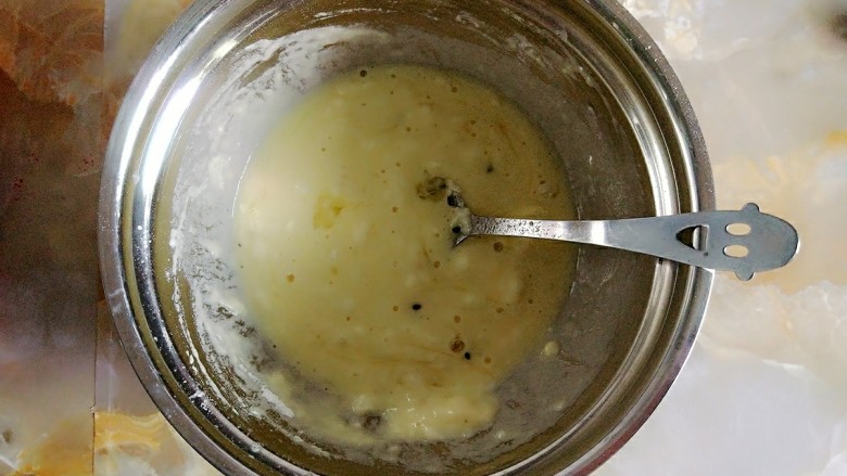 家庭版简易鸡蛋卷饼，双蛋青菜营养版,面粉，一个<a style='color:red;display:inline-block;' href='/shicai/ 9'>鸡蛋</a>，<a style='color:red;display:inline-block;' href='/shicai/ 156925'>水</a>，盐，<a style='color:red;display:inline-block;' href='/shicai/ 668'>黑芝麻</a>，花生碎混合。