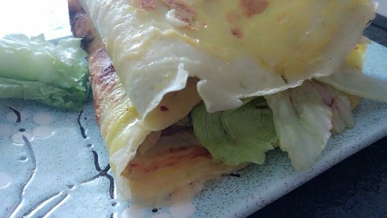 家庭版简易鸡蛋卷饼，双蛋青菜营养版,成品