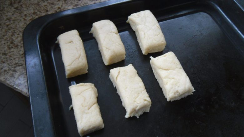 豆渣炉果,摆入烤盘