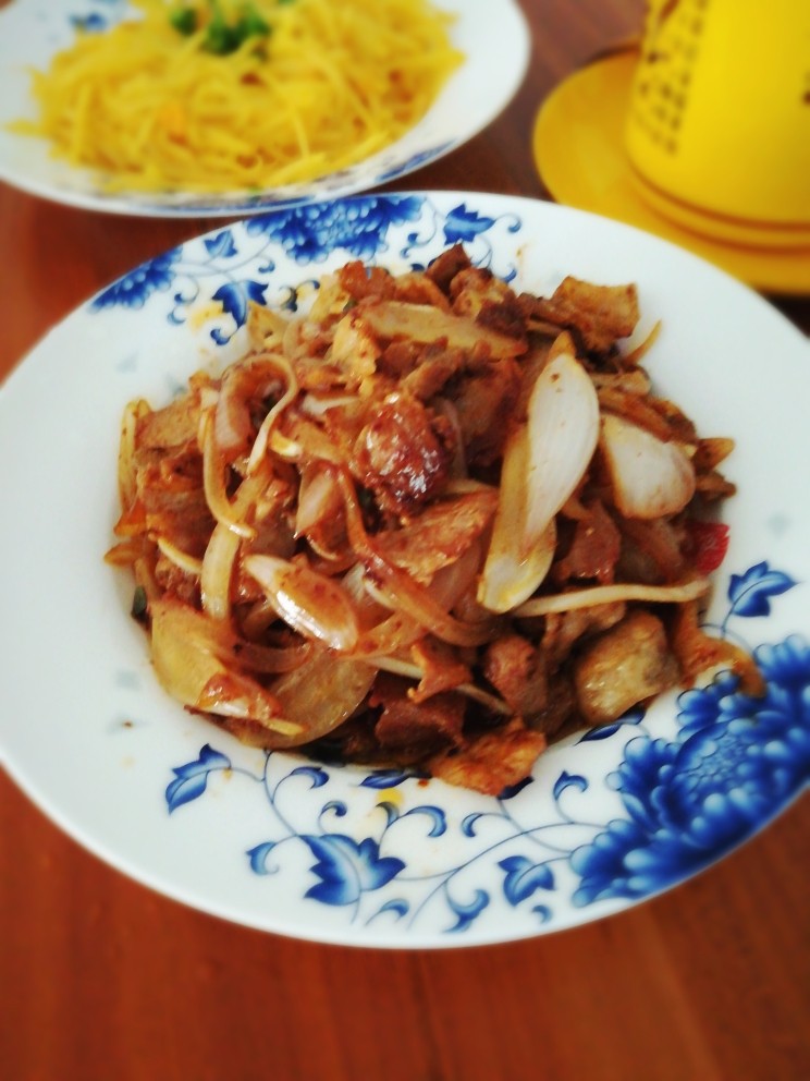 洋葱炒五花肉