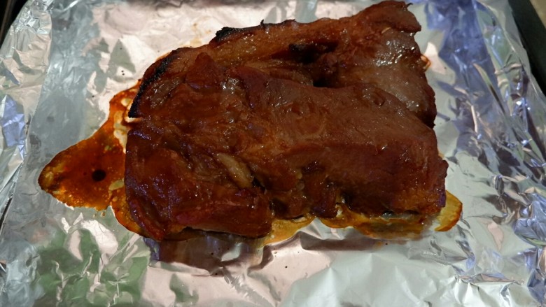 只吃一碗饭之黯然销魂饭,肉烤十五分钟,取出。翻面。