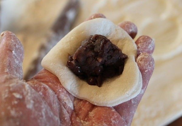 日式大福,在家动手做!,放上红豆馅
