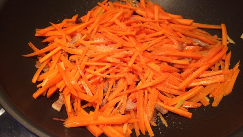 萝卜丝炒肉,大火爆炒5分钟