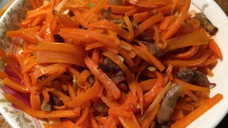 萝卜丝炒肉,装盘开吃！哈哈！