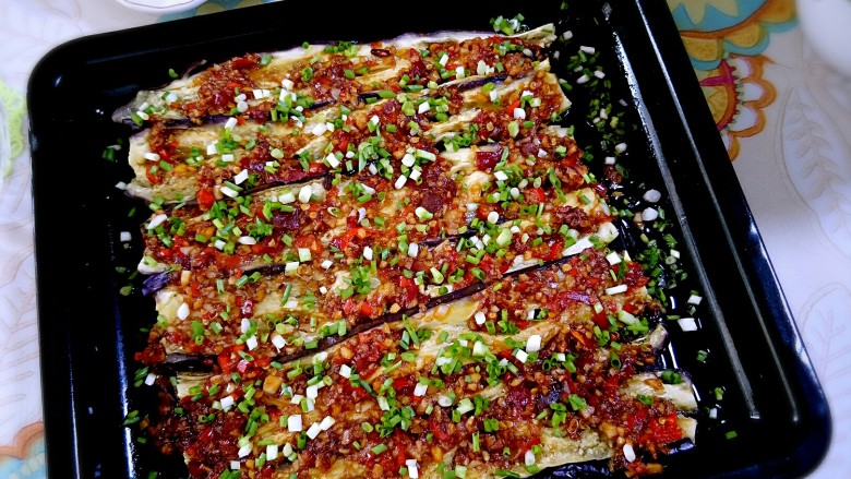 蒜蓉尖椒烤茄子(微波炉版),葱花上位,当当当当~