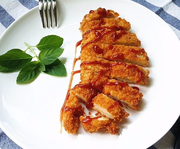 炸香酥鸡排,最后淋些番茄沙司,味道好极了