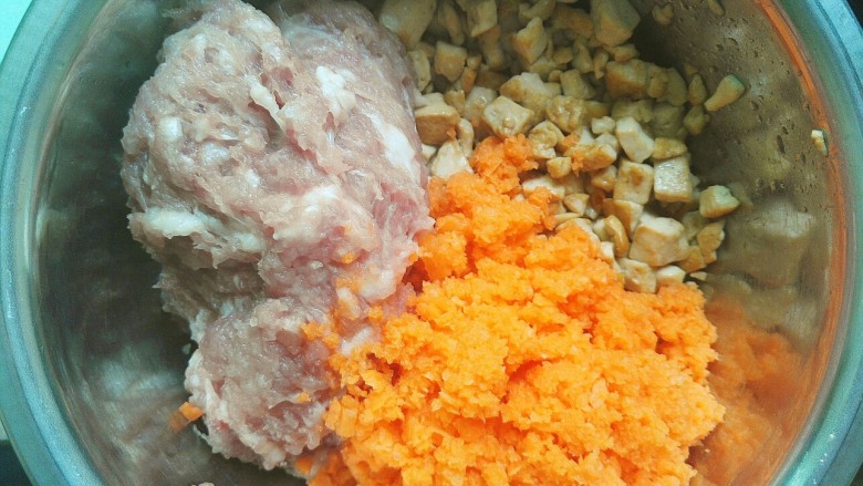 煎饺,放一个盆里了